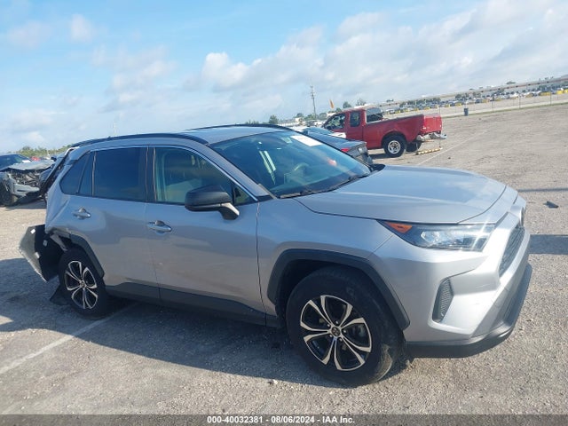 Toyota RAV4 LE 2019 JTMH1RFV8KD040555 Image 13