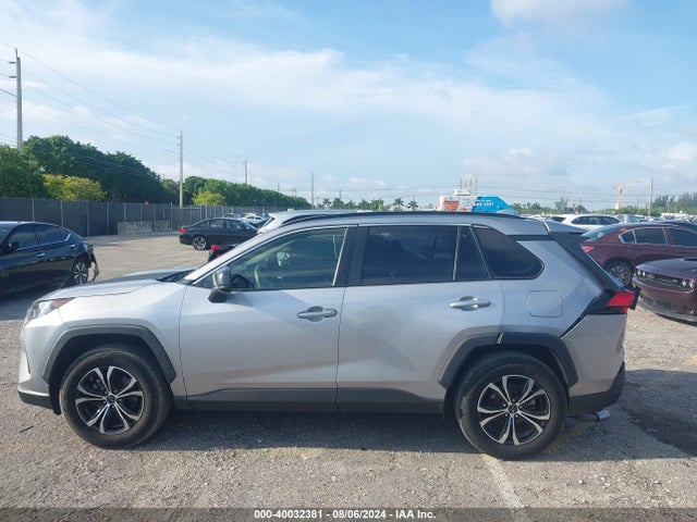 Toyota RAV4 LE 2019 JTMH1RFV8KD040555 Image 14