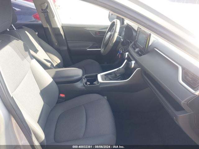 Toyota RAV4 LE 2019 JTMH1RFV8KD040555 Image 5