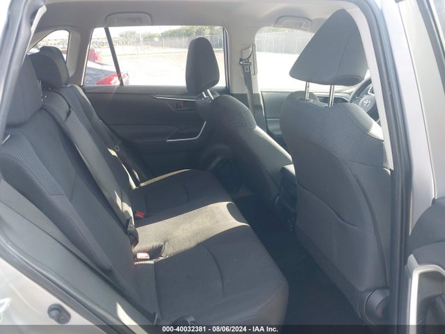 Toyota RAV4 LE 2019 JTMH1RFV8KD040555 Image 8