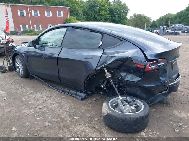 2024 TESLA MODEL Y 7SAYGDEE7RA231597 Photo 2
