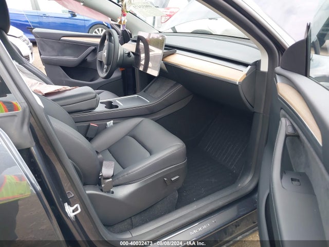 2024 TESLA MODEL Y 7SAYGDEE7RA231597 Photo 4