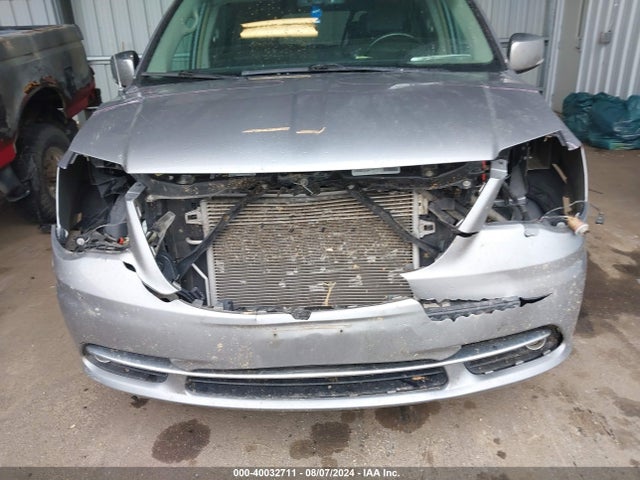 2C4RC1GG9GR306640 Chrysler Town & Country Limited Platinum
