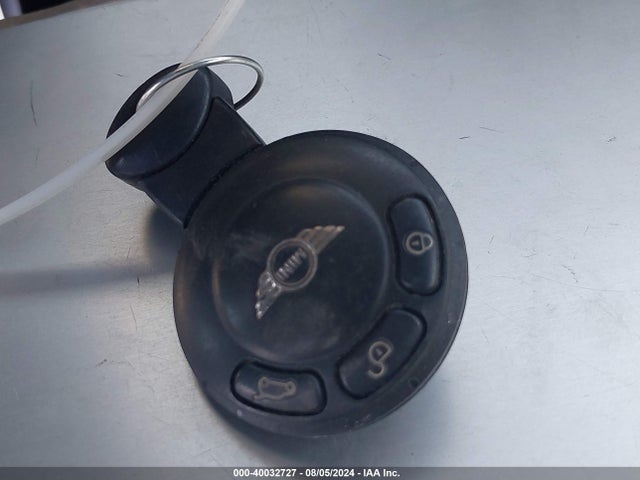 2010 MINI COOPER S WMWMS3C56ATY09410 Photo 10