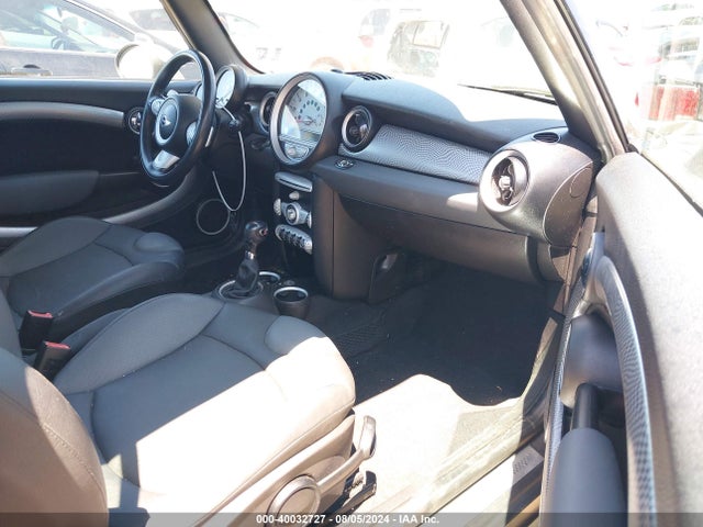 2010 MINI COOPER S WMWMS3C56ATY09410 Photo 4