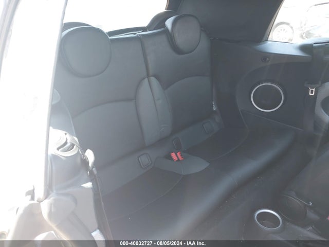 2010 MINI COOPER S WMWMS3C56ATY09410 Photo 7