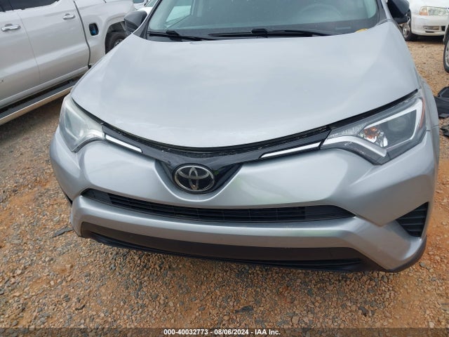 Toyota RAV4 LE 2018 2T3ZFREV5JW515992 Image 12