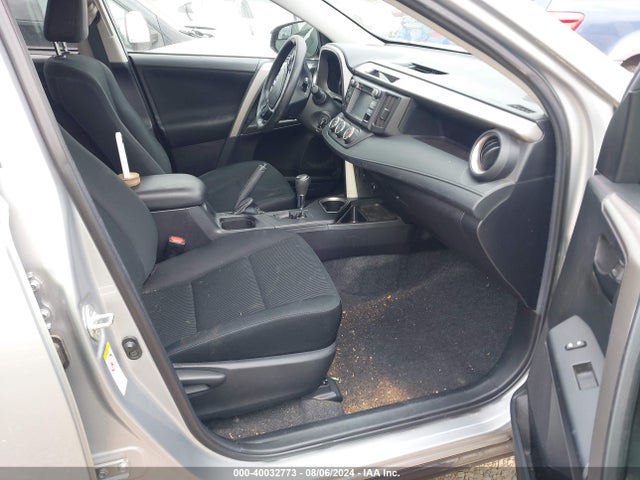 Toyota RAV4 LE 2018 2T3ZFREV5JW515992 Image 5