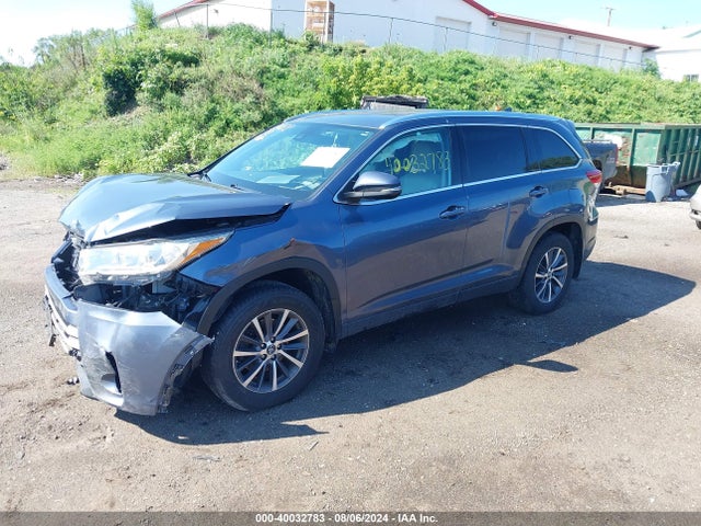 Toyota Highlander Xle 2018 5TDJZRFH2JS806142 Image 2
