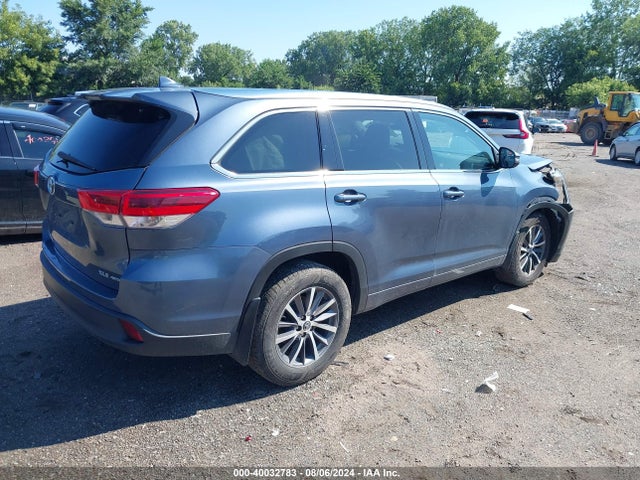 Toyota Highlander Xle 2018 5TDJZRFH2JS806142 Image 4