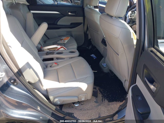 Toyota Highlander Xle 2018 5TDJZRFH2JS806142 Image 8