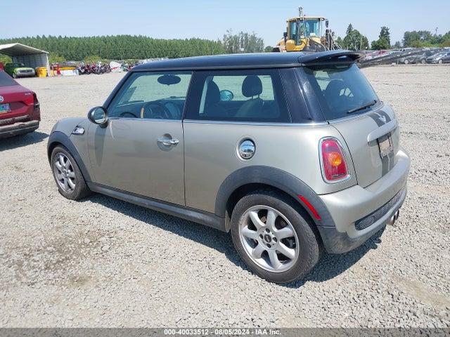 2010 MINI COOPER S WMWMF7C58ATX42448 Photo 2
