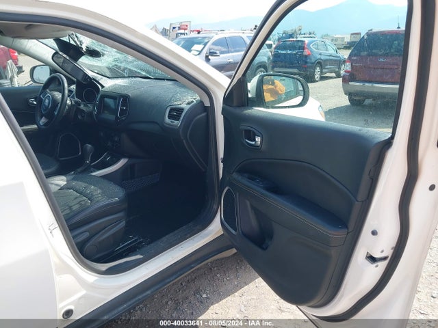 3C4NJCBB8KT649652 Jeep Compass Latitude Fwd