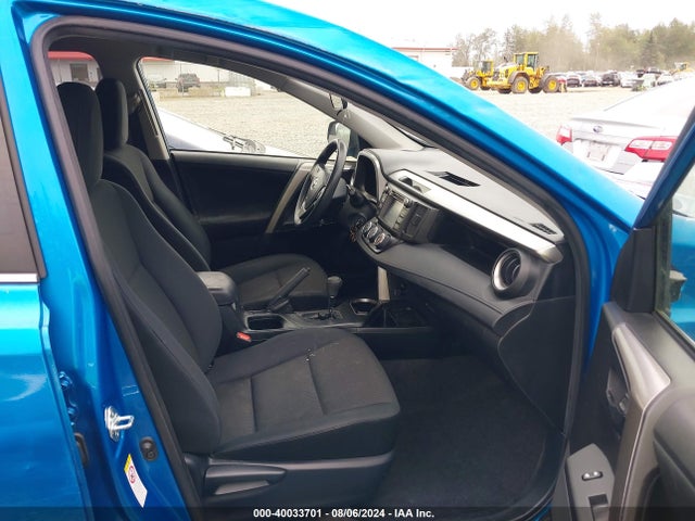 Toyota RAV4 LE 2018 JTMBFREV5JJ731325 Image 5