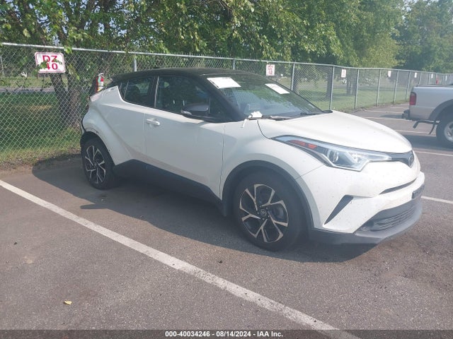Toyota C-HR XLE 2019 NMTKHMBX9KR096129 головне зображення