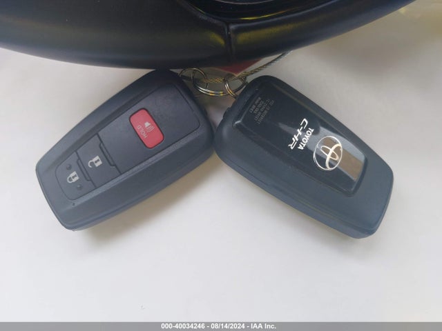 Toyota C-HR XLE 2019 NMTKHMBX9KR096129 Image 11