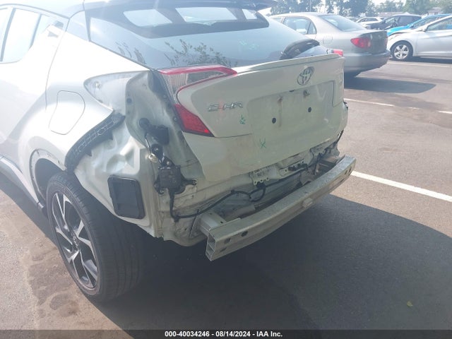 Toyota C-HR XLE 2019 NMTKHMBX9KR096129 Image 6