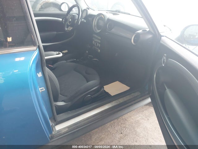 2009 MINI COOPER S CLUBMAN WMWMM33549TP92452 Photo 4