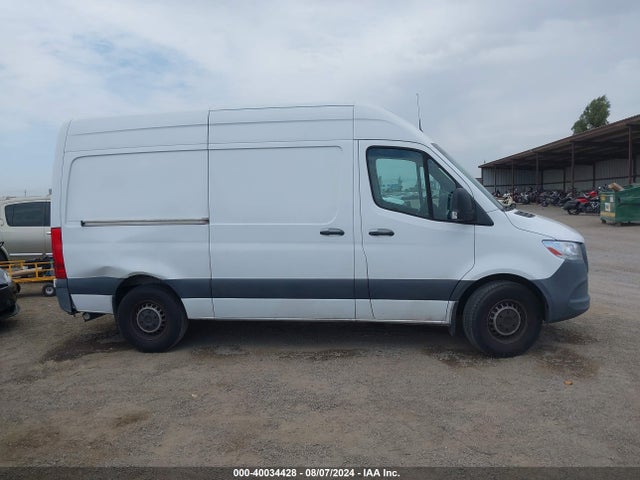 W1W4DBHY3MT053781 Mercedes-Benz Sprinter 2500 Standard Roof I4 Diesel