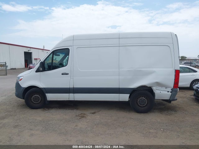 W1W4DBHY3MT053781 Mercedes-Benz Sprinter 2500 Standard Roof I4 Diesel