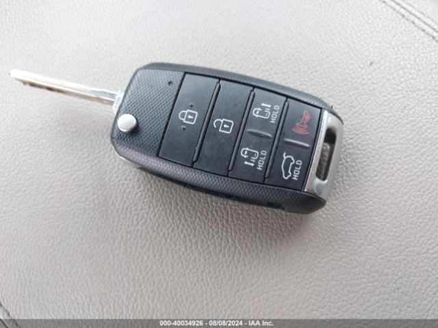 KNDMB5C15F6058429 KIA SEDONA LX