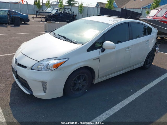 Toyota Prius Three 2014 JTDKN3DU6E1745264 Image 2
