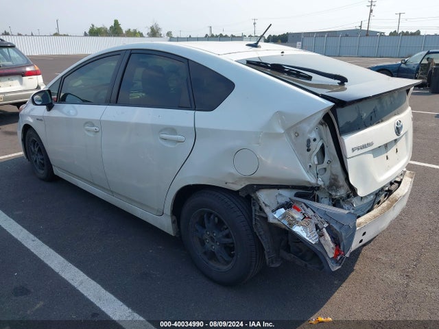 Toyota Prius Three 2014 JTDKN3DU6E1745264 Image 3