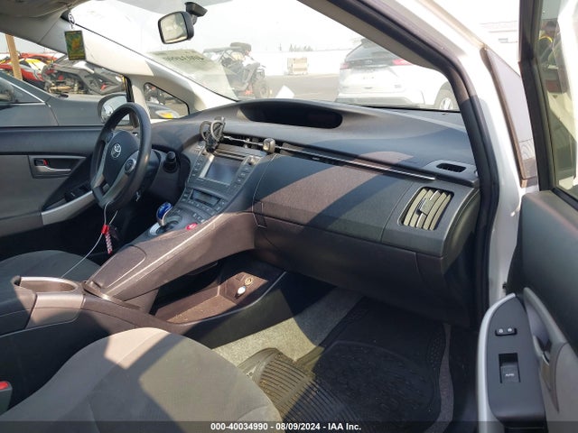 Toyota Prius Three 2014 JTDKN3DU6E1745264 Image 5