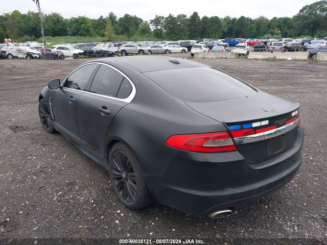 2011 JAGUAR XF SAJWA0FB6BLS13635 Photo 2