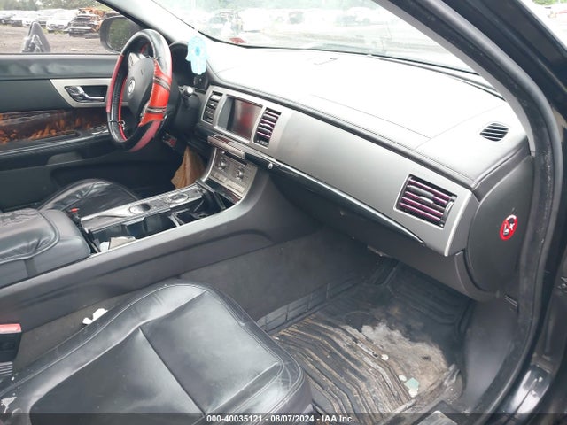 2011 JAGUAR XF SAJWA0FB6BLS13635 Photo 4