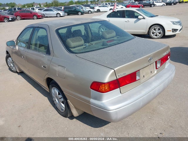 40035263 :رقم المزاد ، JT2BG22K0Y0421607 vin ، 2000 Toyota Camry Le مزاد بيع