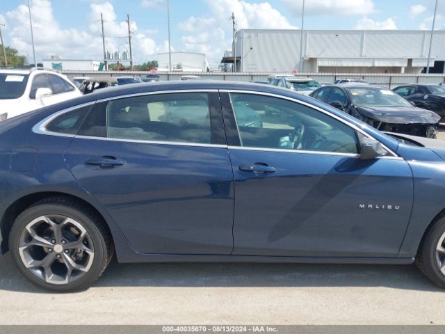 1G1ZD5ST3NF130061 Chevrolet Malibu Fwd Lt