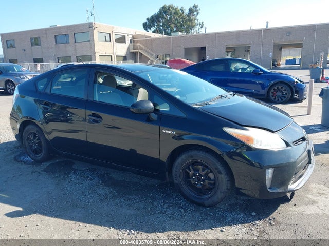 Toyota Prius Two 2015 JTDKN3DU3F0460013 Image 13