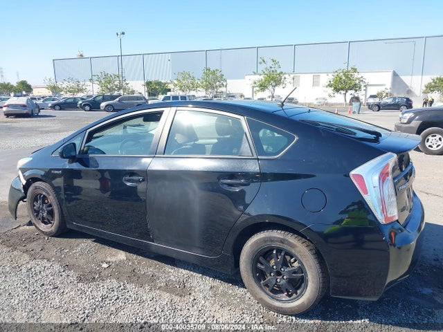Toyota Prius Two 2015 JTDKN3DU3F0460013 Image 14