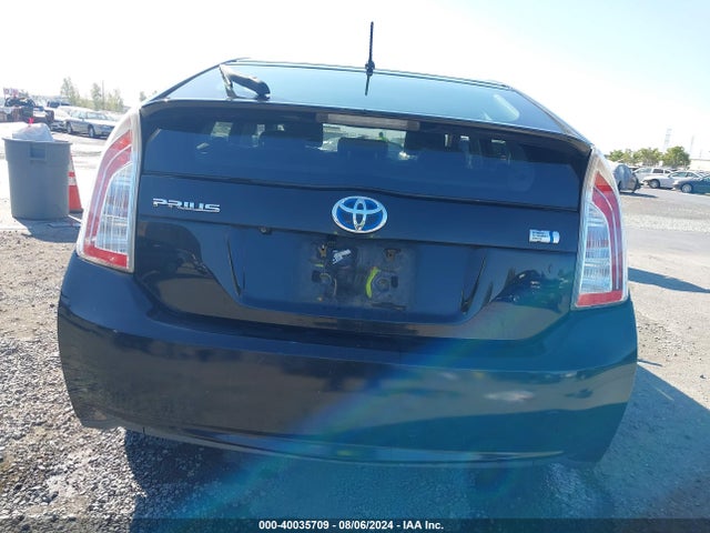 Toyota Prius Two 2015 JTDKN3DU3F0460013 Image 16