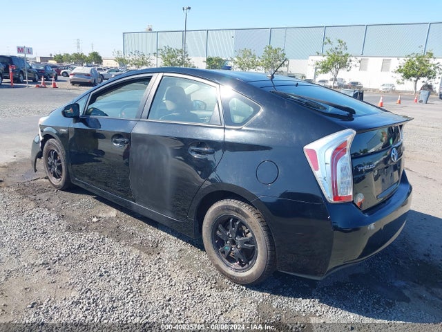 Toyota Prius Two 2015 JTDKN3DU3F0460013 Image 3