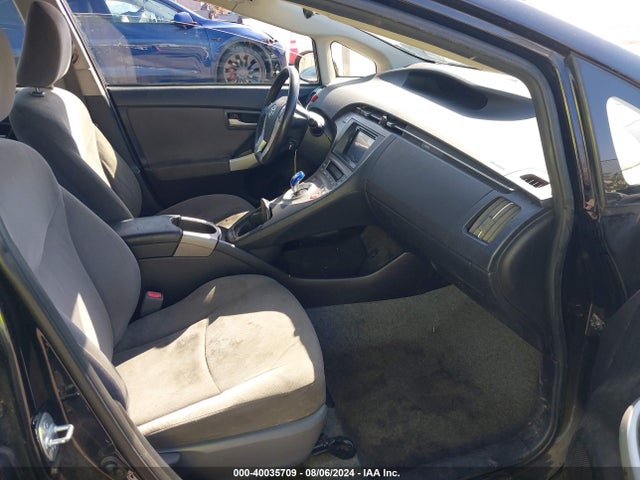 Toyota Prius Two 2015 JTDKN3DU3F0460013 Image 5
