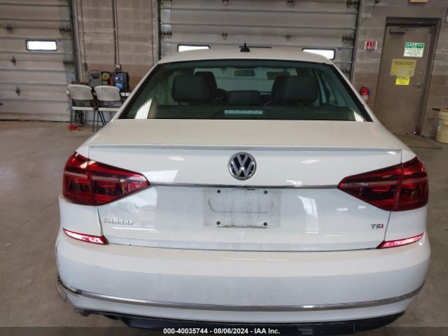 1VWDT7A3XHC004221 Volkswagen Passat 1.8t R-line