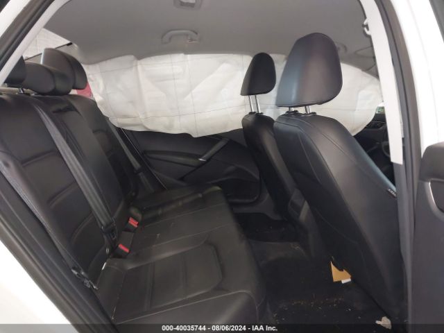 1VWDT7A3XHC004221 Volkswagen Passat 1.8t R-line