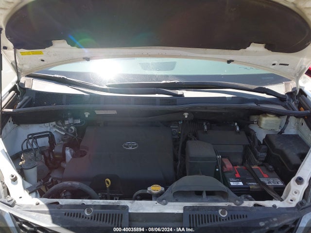 5TDXK3DC3FS679136 Toyota Sienna Se Premium 8 Passenger