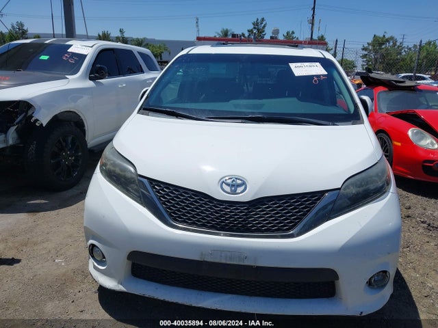 5TDXK3DC3FS679136 Toyota Sienna Se Premium 8 Passenger