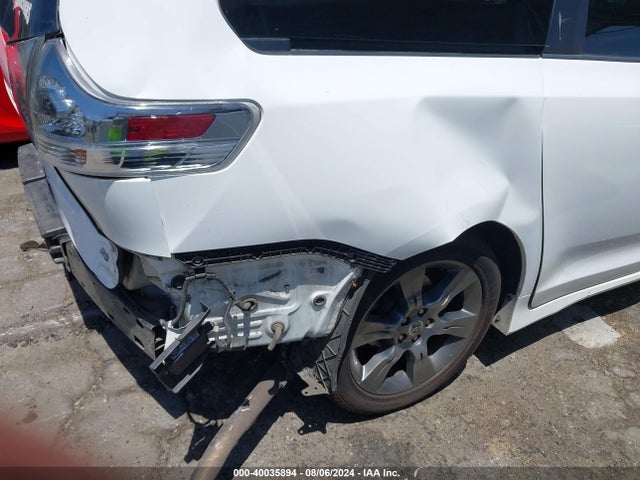 5TDXK3DC3FS679136 Toyota Sienna Se Premium 8 Passenger