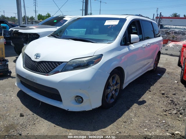5TDXK3DC3FS679136 Toyota Sienna Se Premium 8 Passenger