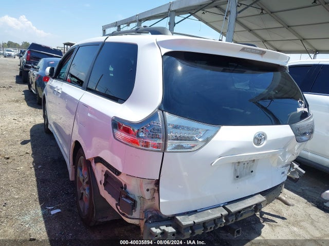 5TDXK3DC3FS679136 Toyota Sienna Se Premium 8 Passenger