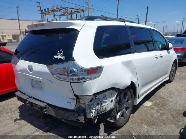 5TDXK3DC3FS679136 Toyota Sienna Se Premium 8 Passenger