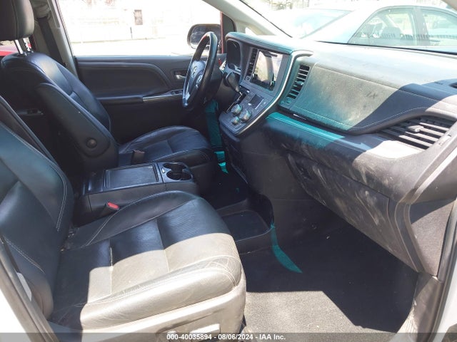 5TDXK3DC3FS679136 Toyota Sienna Se Premium 8 Passenger
