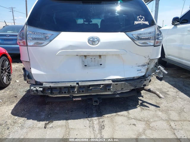 5TDXK3DC3FS679136 Toyota Sienna Se Premium 8 Passenger