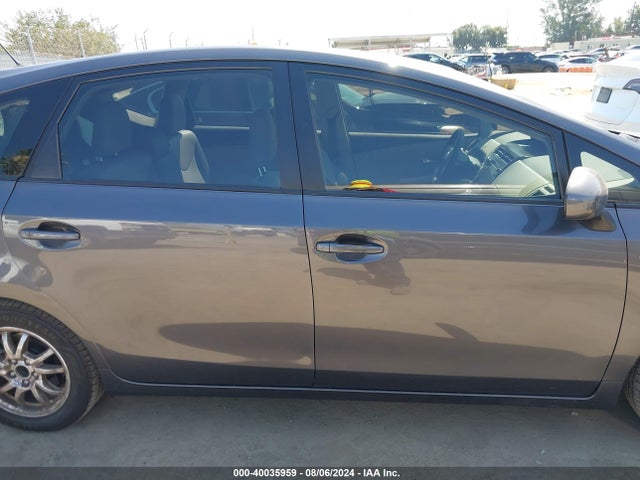 Toyota Prius V Four 2017 JTDZN3EU0HJ061487 Image 14