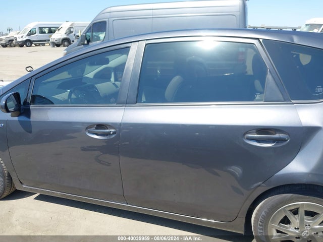 Toyota Prius V Four 2017 JTDZN3EU0HJ061487 Image 15