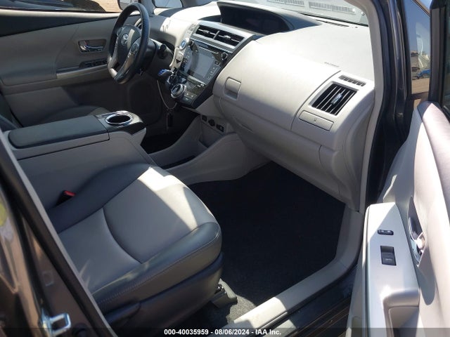 Toyota Prius V Four 2017 JTDZN3EU0HJ061487 Image 5